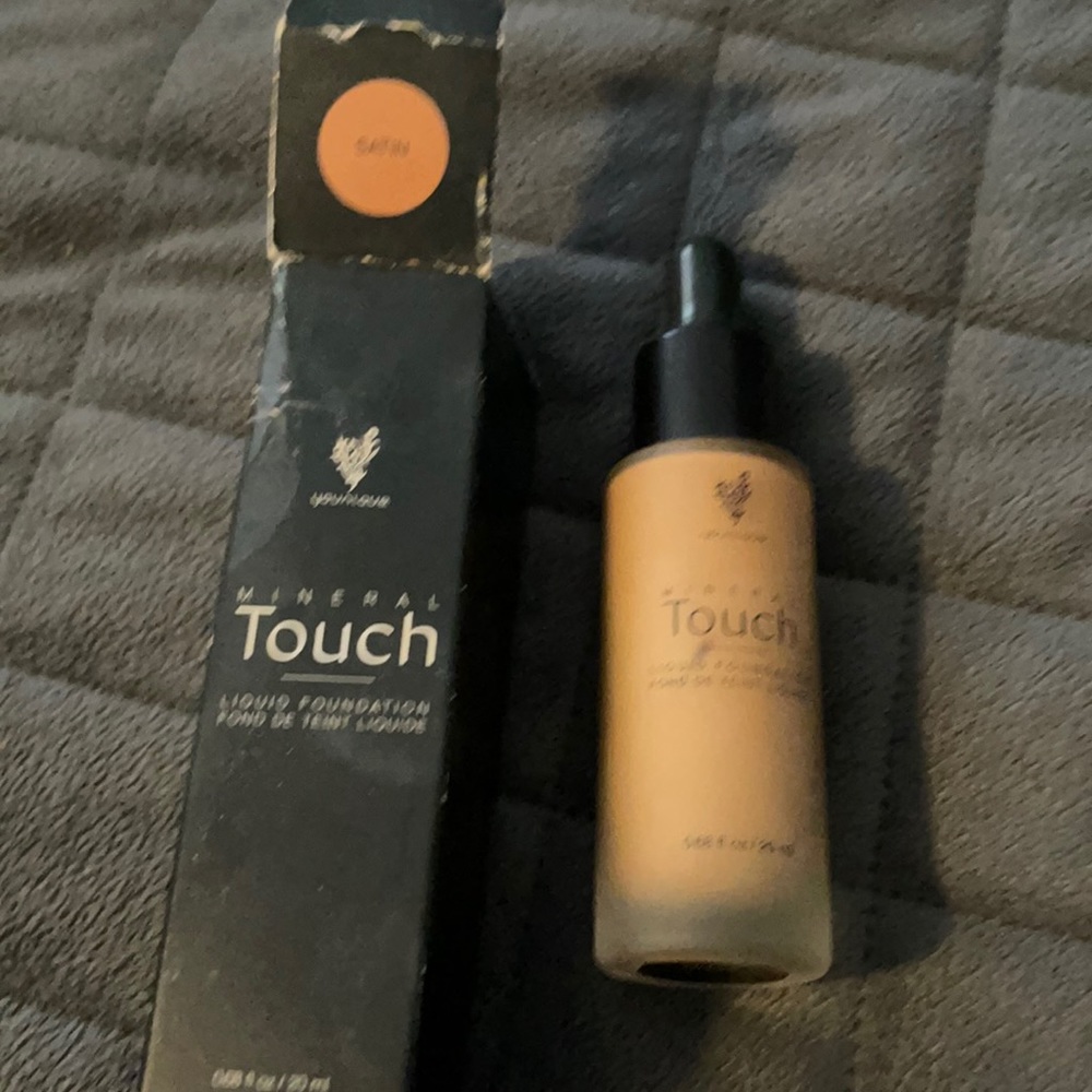 Younique Mineral Touch Foundation